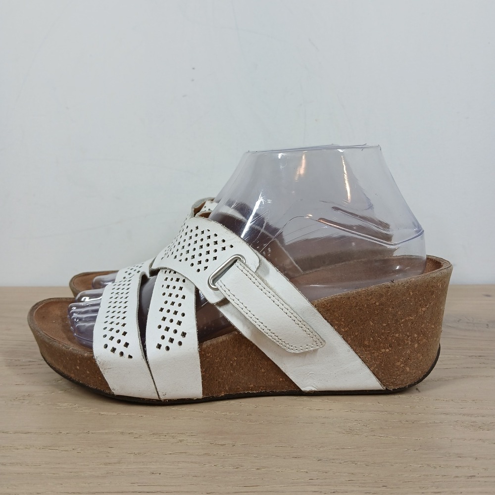 Clarks Sandals Womens 8 White Leather Wedge Slide Comfort Perforated